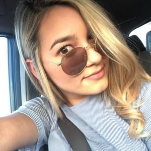 Meet your Posher, Daniela